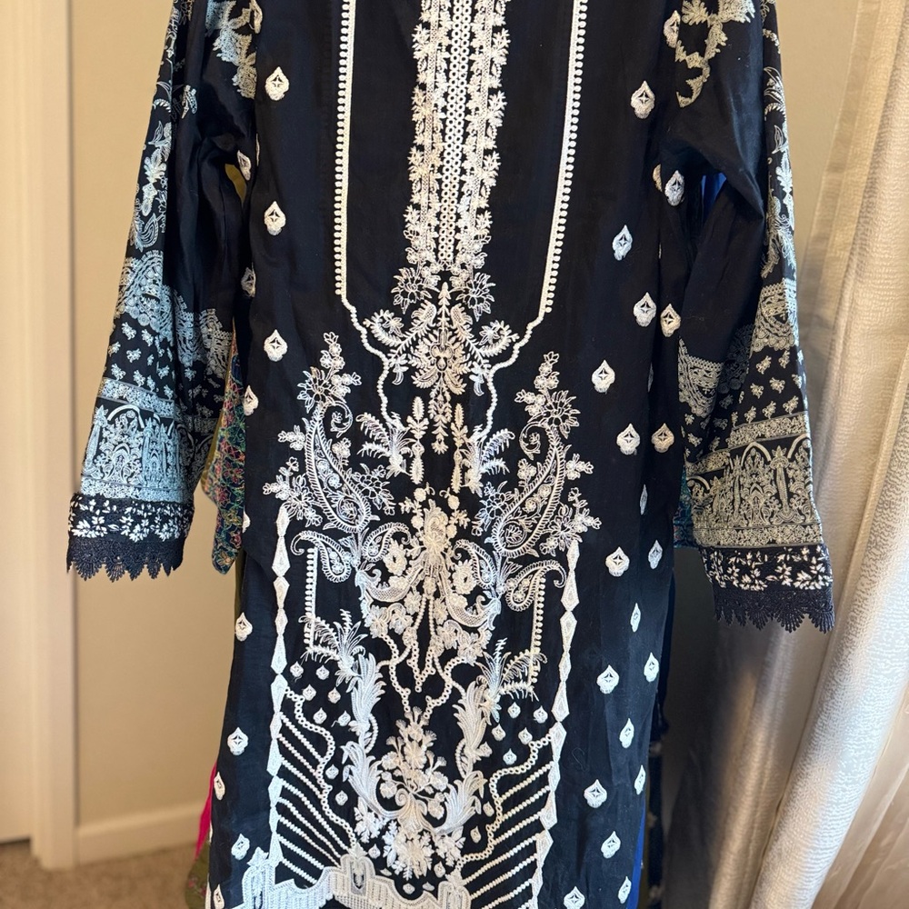 Beautiful rang rasiya lawn 3 pc - Picture 2 of 2